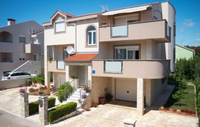 Apartments with a parking space Zadar - 18809